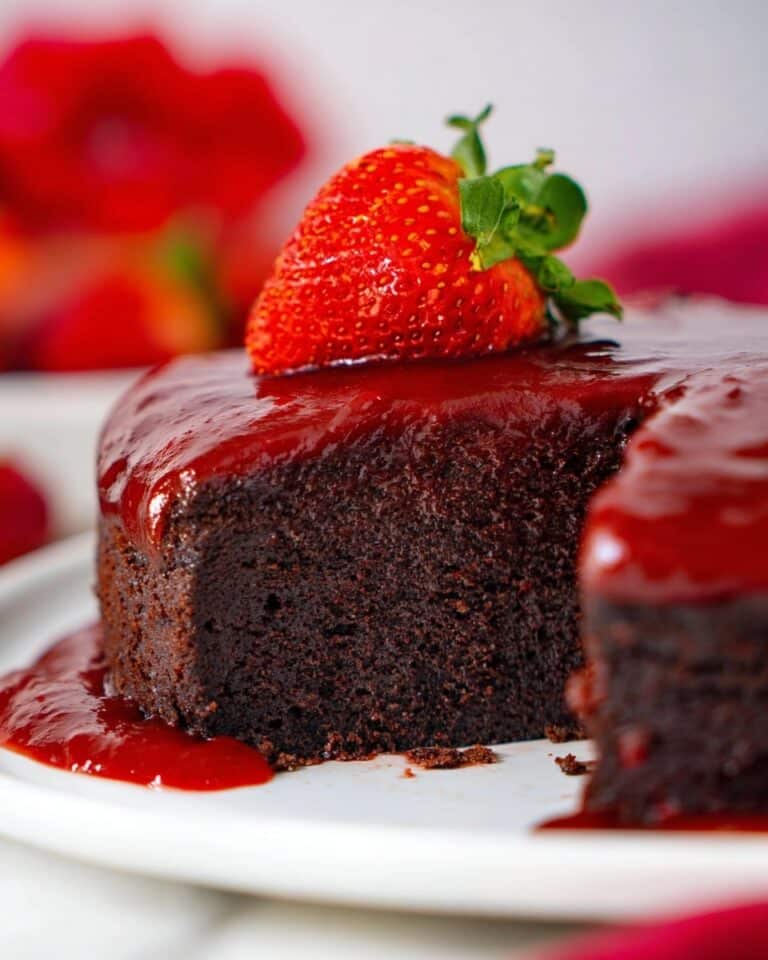 Low Carb Flourless Chocolate Cake with Raspberry Sauce Recipe